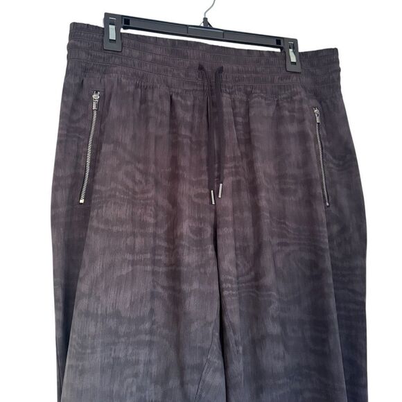 Athleta Camden Printed Jogger Pant Size 12P - Picture 4 of 10